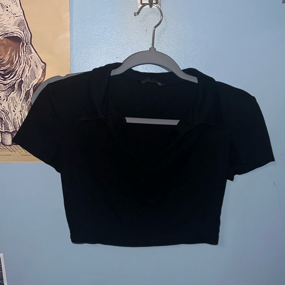 Black cropped Vneck size small